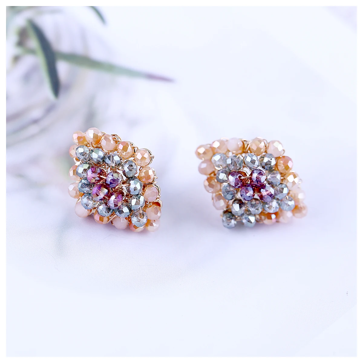 Модные серьги гвоздики с кристаллами для женщин и девочек эффектные