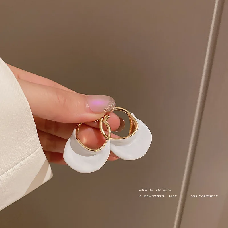 

Korean Network Red Exaggerated Temperament Minority Design Cold Wind Earrings
