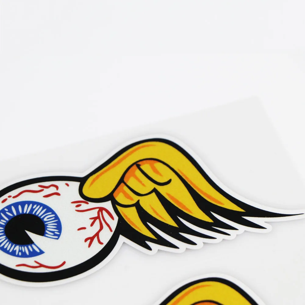 

YOJA 19.7X5.7CM Red Blood Eyeball With Wings Fashion Cartoon Vinyl Decal Decor Car Sticker 19A-0045