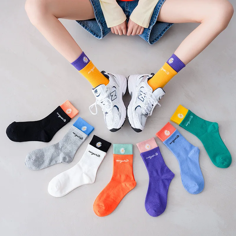 

2021 New Women's Bilateral Patchwork Daisy Letter Pattern Fashion Sock Breathable Comfort Combed Cotton Sport High Elastic Socks