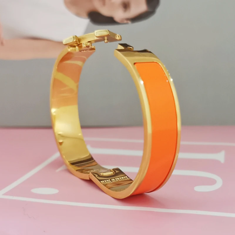 

2021 NEW Trend Stainless Steel H Letter Women's Bracelet Couple Fashion Jewelry Net Red Fashion Black White Enamel Accessories