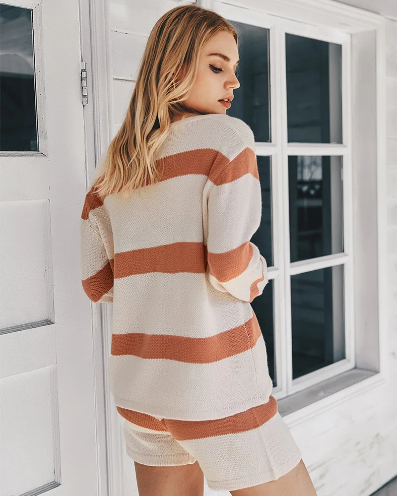 

2020 Autumn Winter New Arrivals Long Sleeve O-Neck Knitted Tops Drawstring Elastic Shorts Casual Two Piece Set Women Outfits