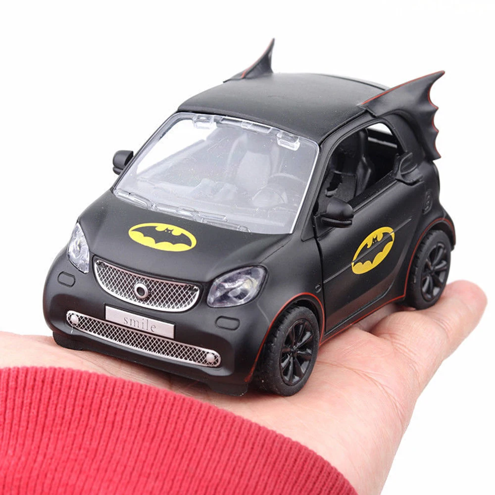Литая модель автомобиля Smart Bat на Рождество в масштабе 1:36 черный автомобиль с
