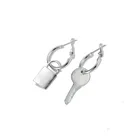 Индивидуальные Изящные асимметричные серьги с холодным ветром и замком, простые серьги с металлической текстурой и геометрическими кругами