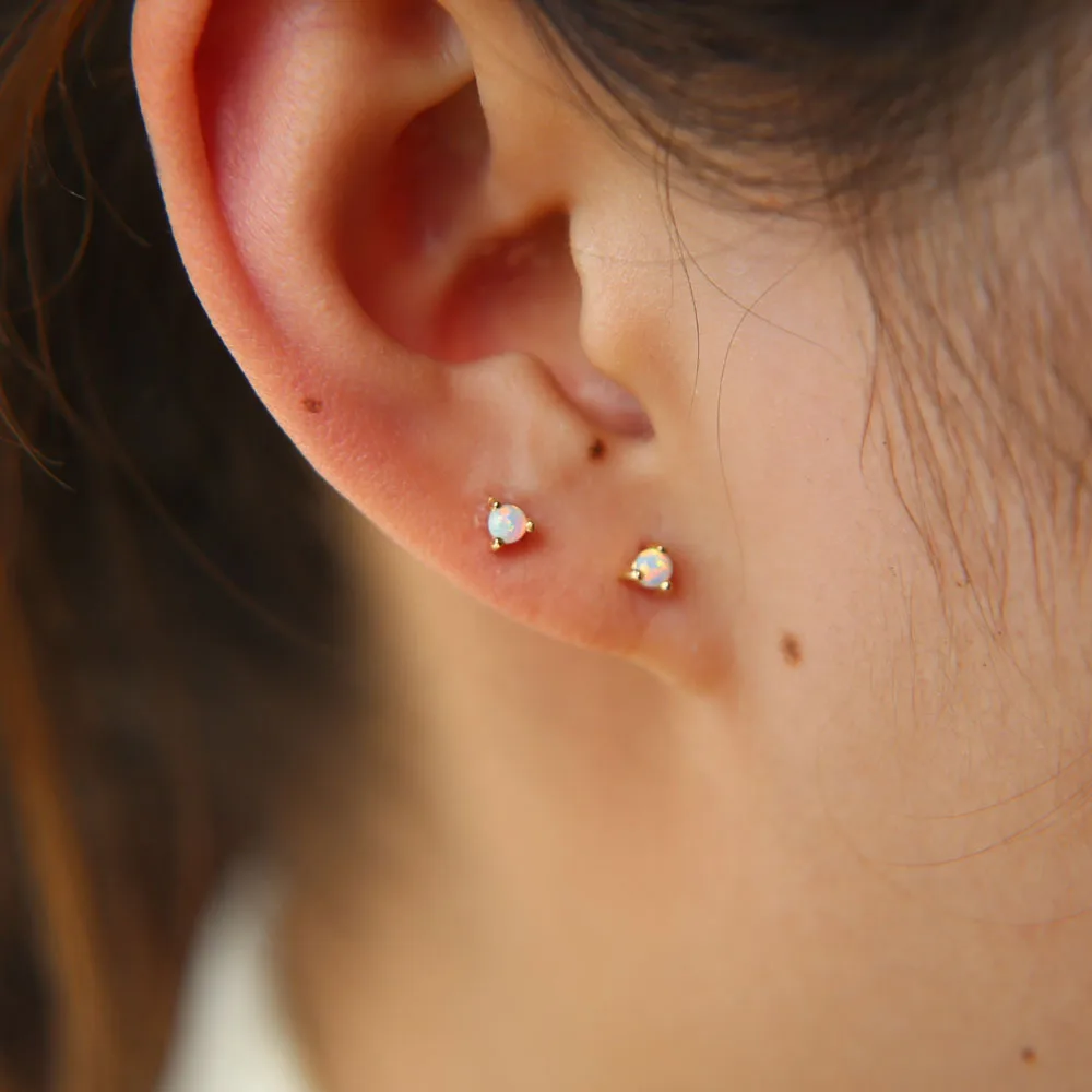 Элегантная Маленькая круглая бело-синяя огненная серьга из опалового стержня