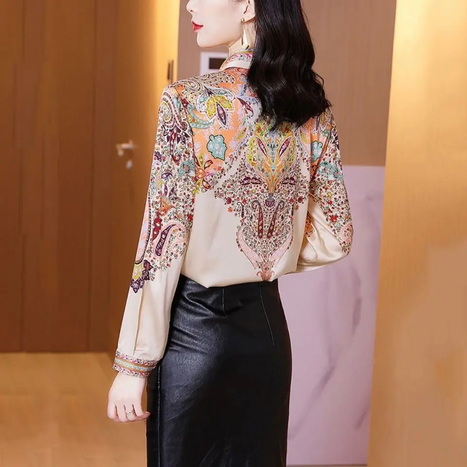 

2021 spring and autumn new fashion satin silky shirt female design sense niche print temperament slim slimming top casual