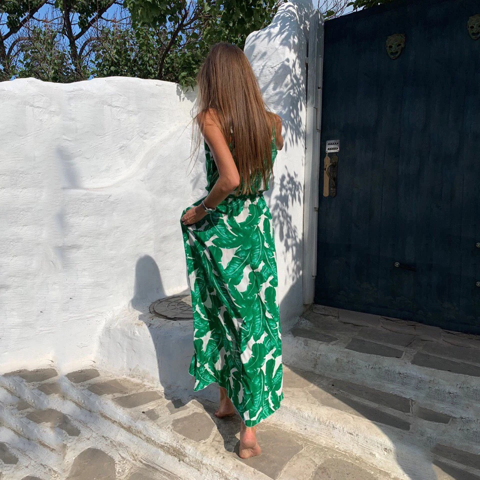 Женское винтажное платье в стиле ретро зеленое с трапециевидным вырезом без