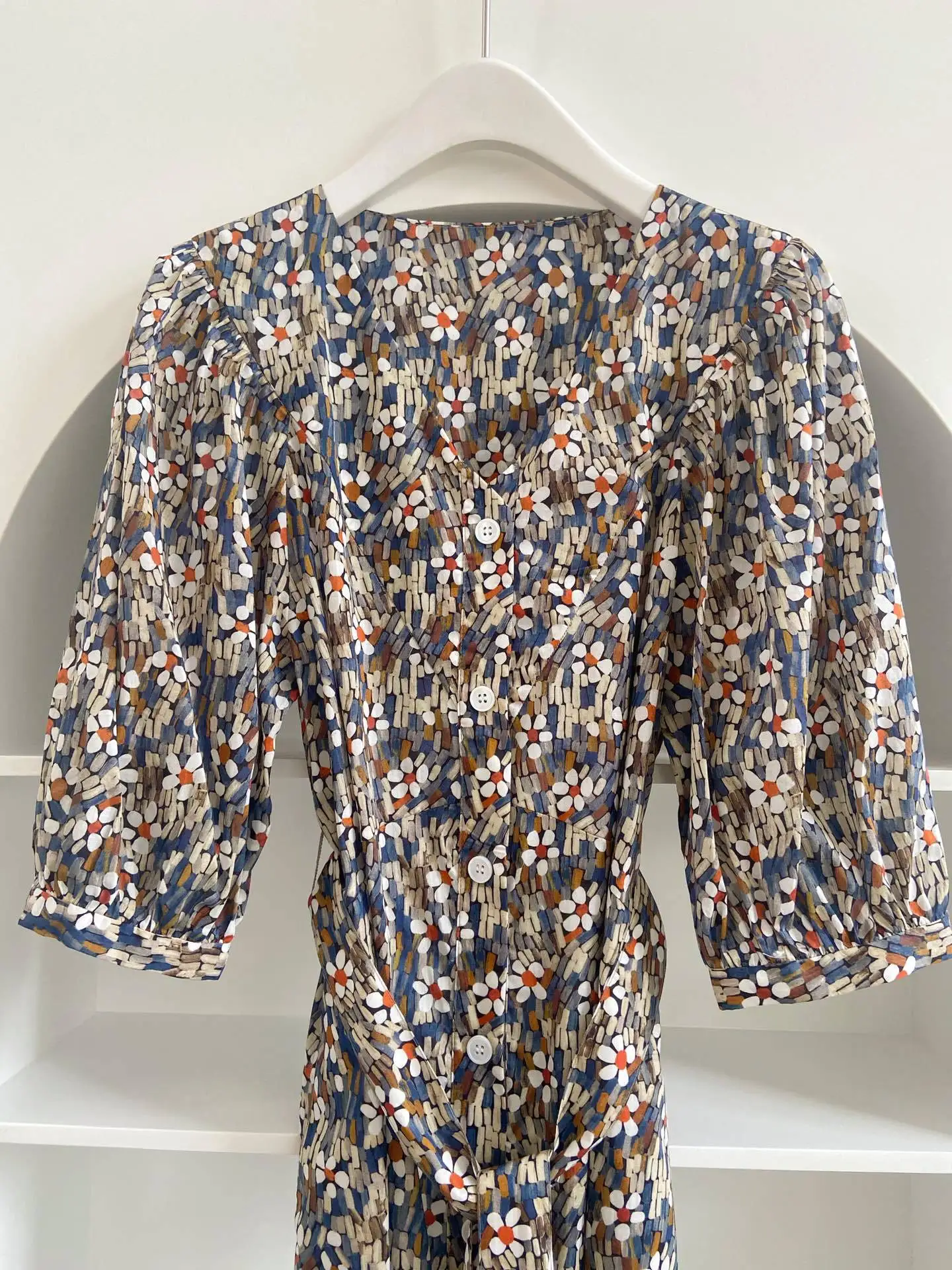 

2021 Summer New Daisy Print Puff sleeve Waist Slim V-neck Single Breasted Dress