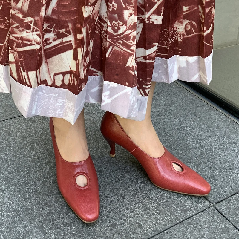 

2020 spring and autumn new retro style small square toe high-heeled shoes commuter style stiletto leather women's shoes X378