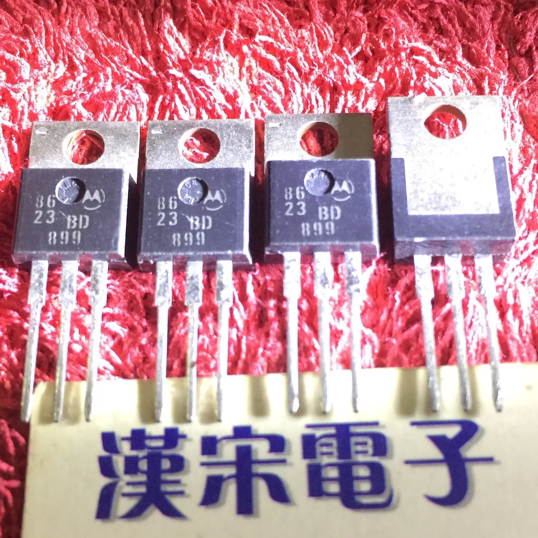 

Free shipping BD899 TO-220 10PCS