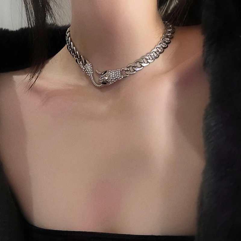 

Women Crystal Snake Choker Necklace Cute Animal Short Chain Necklaces for Gift Party Fashion Jewelry