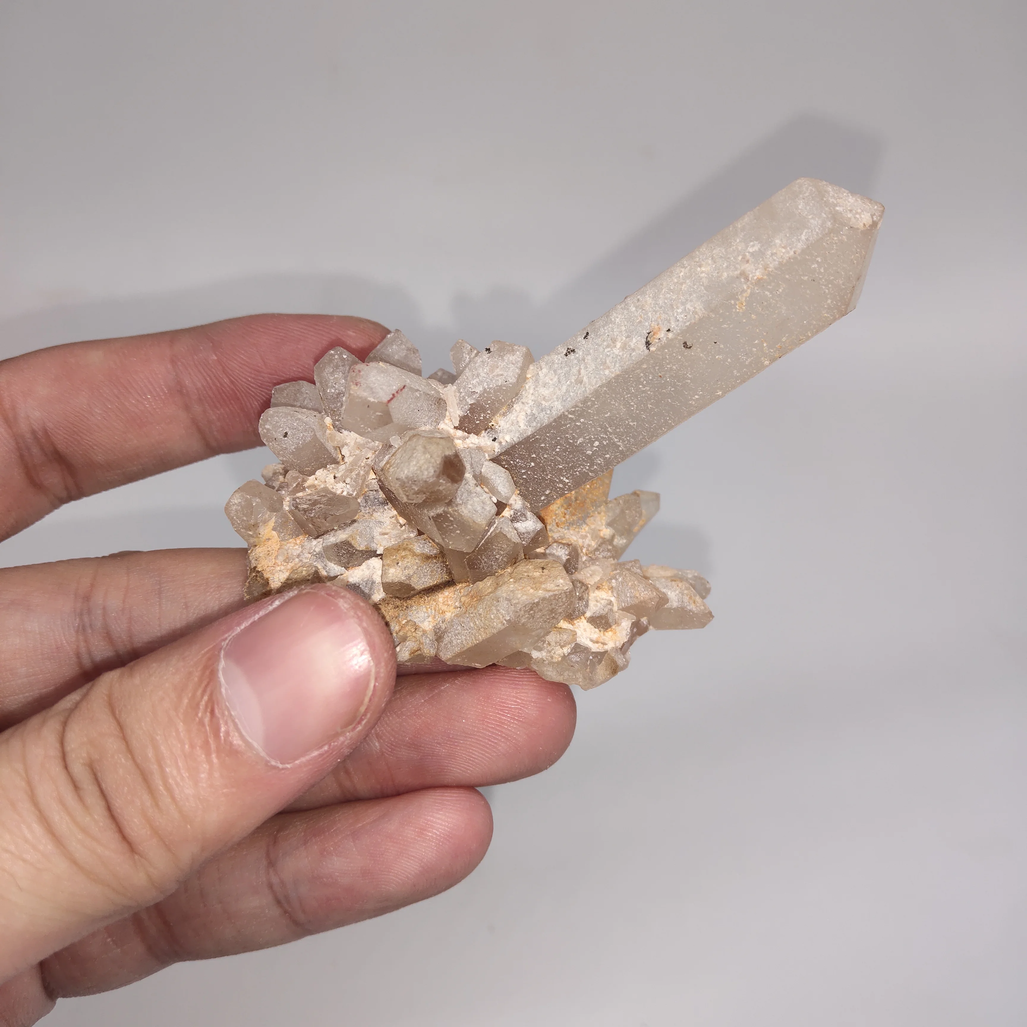 65 г красивый натуральный прозрачный образец кварца каменная Статуэтка Drusy