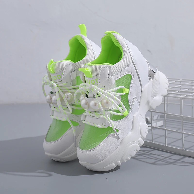 

Женские летние кроссовки из дышащей сетки, белые кроссовки с искусственным жемчугом, увеличенная высота, повседневная обувь