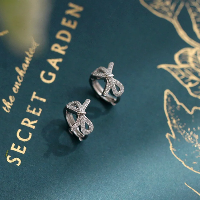 

Серьги из серебра 925 пробы с цирконом, с бантом