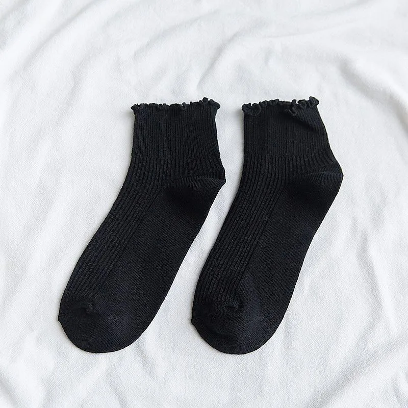 black Мягкие кружевные женские носки с оборками однотонные хлопковые осенне-зимние носки женские повседневные просверленные носки Harajuku - Цвет: black