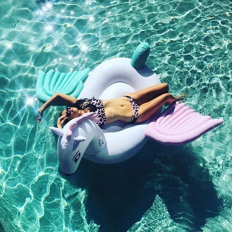 Гигантский красочный поплавок для бассейна в виде единорога 250 см надувной