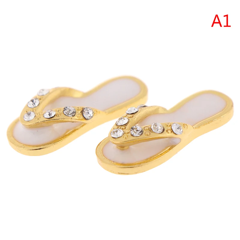 1 пара аксессуаров для кукольного домика 1/12 металлические тапочки обувь игра