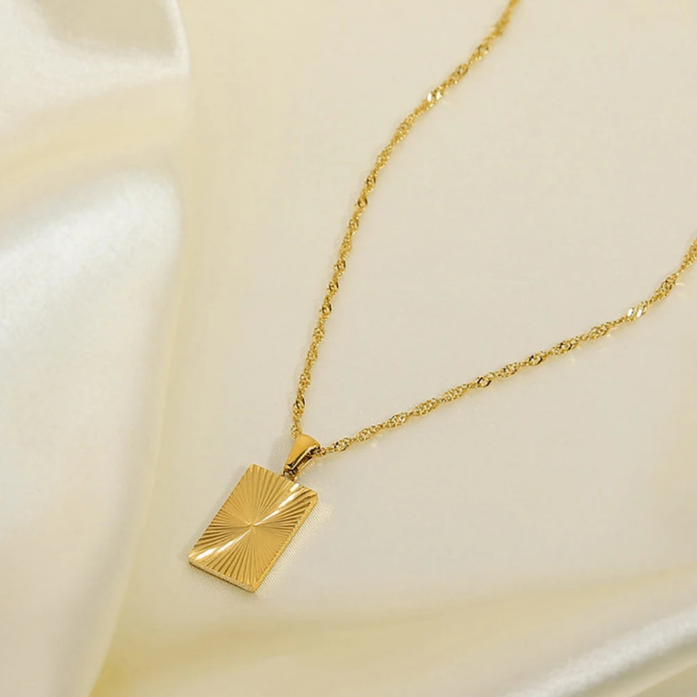 

Hip Pop Trend Charm Pendants Necklaces Gold Color Carve Wave Pendants Chains Christian Catholic Religious Personality Necklace
