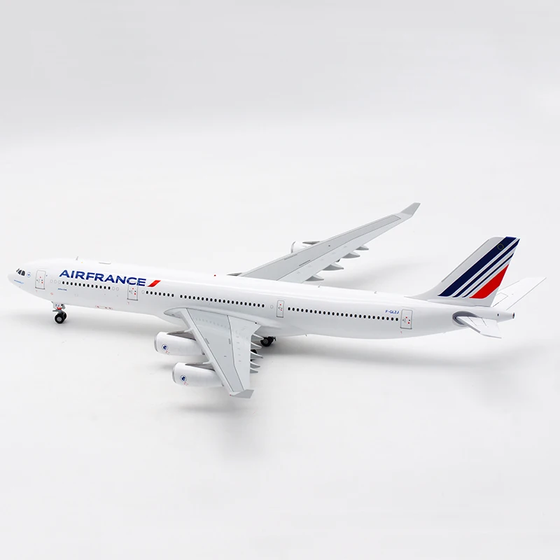 

1/200 Scale Air France airline airplane A340-300 A340 model with base landing gear alloy aircraft Diecast display collection