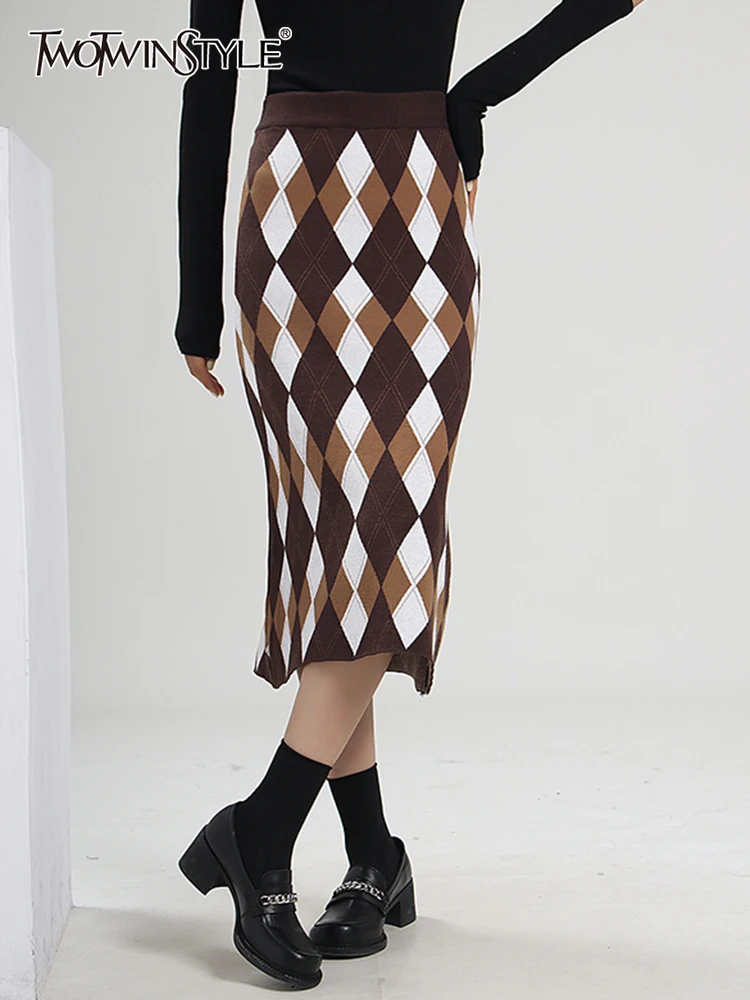 

Женская трикотажная юбка TWOTWINSTYLE, осенняя Повседневная облегающая юбка средней длины с разноцветными блоками и рисунком ромбиками, с высоко...