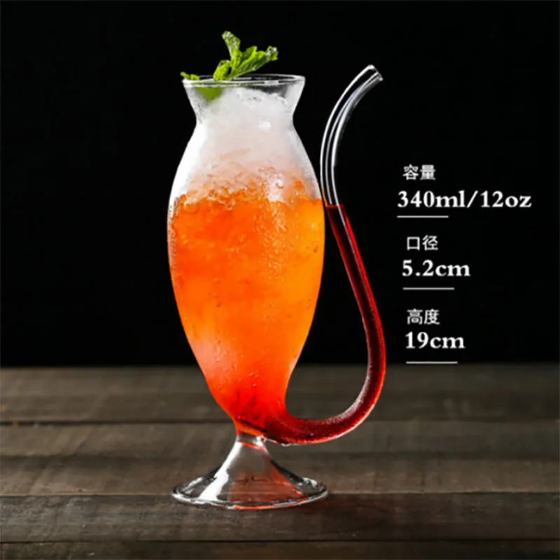 Стойкая стеклянная чашка с соломенным вином вампира питьевой трубкой вечерние