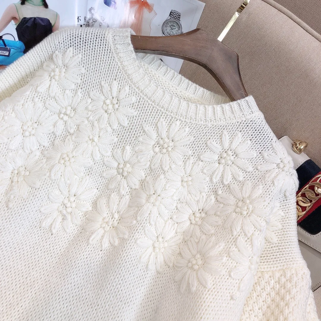 Ladies 2021 New Fashion Long Sleeve Sexy Solid Color Embroidery Lantern Sleeve Retro Flower Sweater 1224