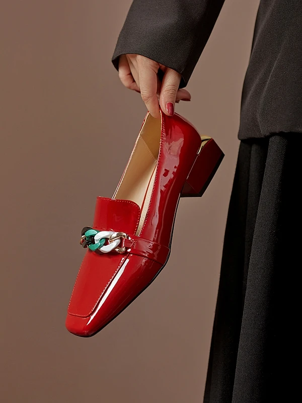 

Women pumps natural leather plus size 22-26cm cow patent leather women shoes Chain decoration 4 colors shoes and bags to match
