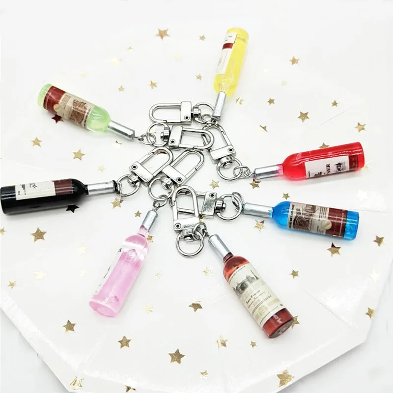 

Vintage 7 Pieces Fashion Wine Bottle Pendant Keychains Women Men's Resin Drinking Bottles Keyring Couple Cheers Jewelry Trinkets