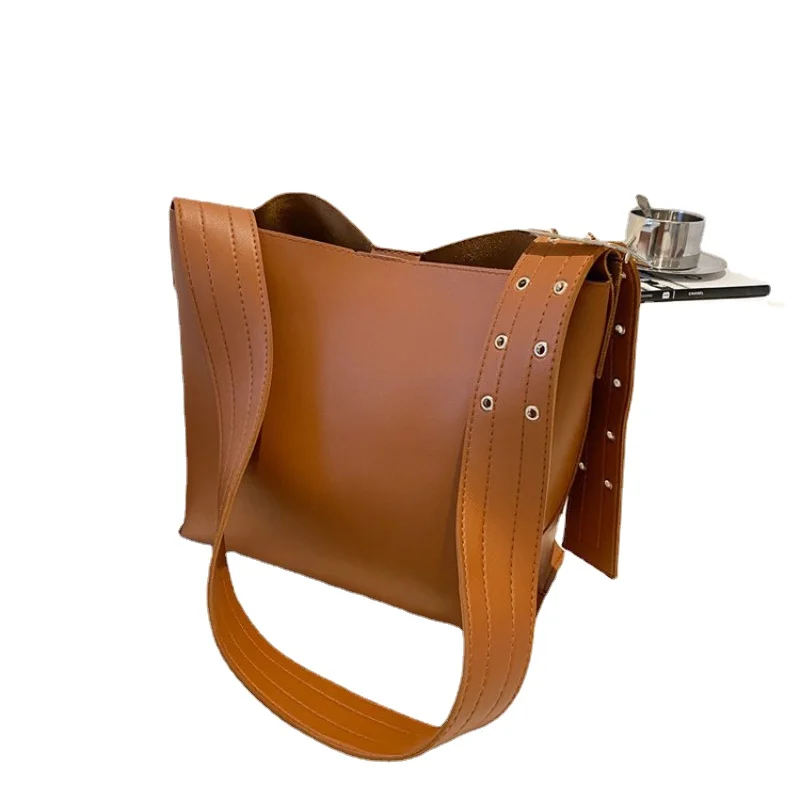 

Retro Textured Bag Female 2021 Autumn and Winter New Fashion Messenger Bag Internet Celebrity Large-Capacity Bucket Bag