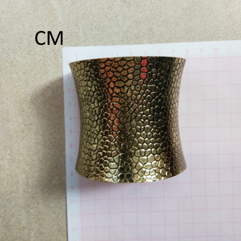 Женский винтажный браслет Dayoff широкий золотистого цвета с волнистым узором в