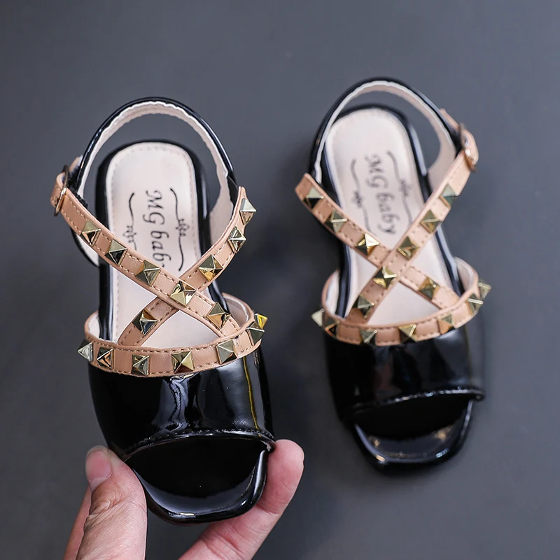 

Girls Sandals Summer New Fashion Rivet Kids Princess Shoes Infant Little Girls Shoes Beach Sandals Size 21-30 SMG115