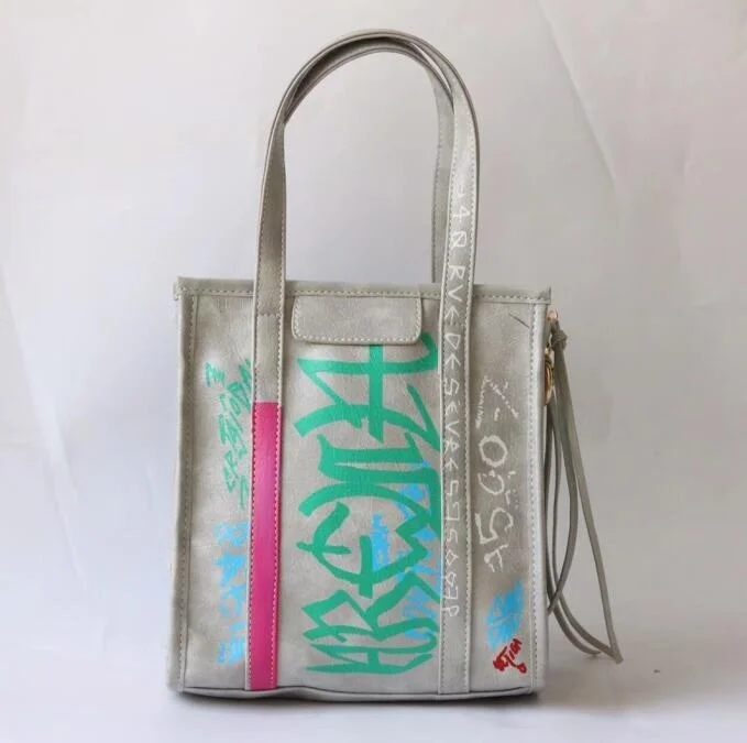 light grey Женская мода известный дизайнер сумочка с граффити кисточкой сумки одного плеча сумки через плечо большой емкости сумка-мессенджер Ins - Цвет: light grey
