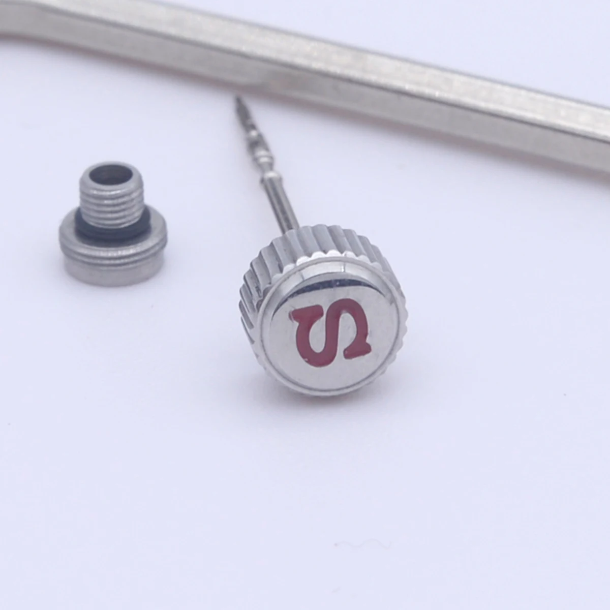 

Watch Crown SKX007 Crown Fit For nh35 nh36 NE15 7S26 4R36 Watch Movement Engraved Signed Red 'S' Mod Silver Seiko Watch Crown