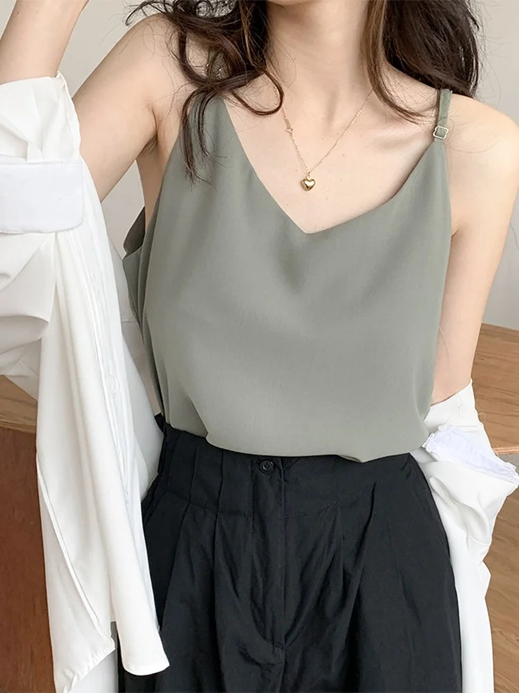 

Crop Top Shirt Suspender Waistcoat Women's Wear With V-neck On The Inside And Dress On The Outside In Summer