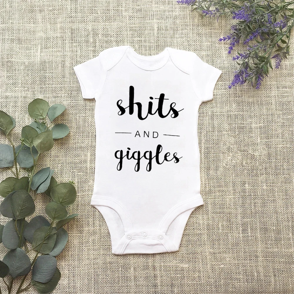 

Боди Shits and Giggles для маленьких мальчиков и девочек, Детский комбинезон с милым принтом букв, удобная одежда для малышей, летняя детская одежда