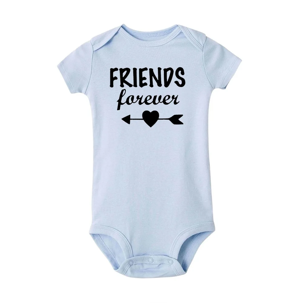 1 предмет, детский летний комбинезон с короткими рукавами и надписью «Born Together and Friends Forever», боди для близнецов, повседневные комбинезоны для малышей