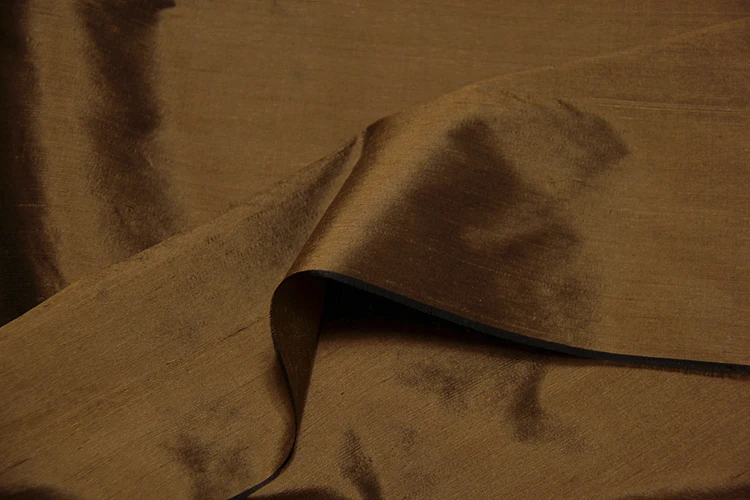 Премиум класса из окрашенной пряжи натурального шелка коричневого цвета