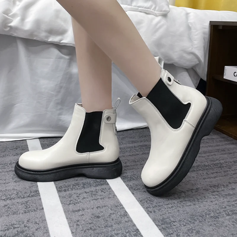 

2021 Autumn New Chelsea Boots Women Chunky Heels Shoes PU Leather Fashion Martin Boots Winter Shoes for Women Platform Booties