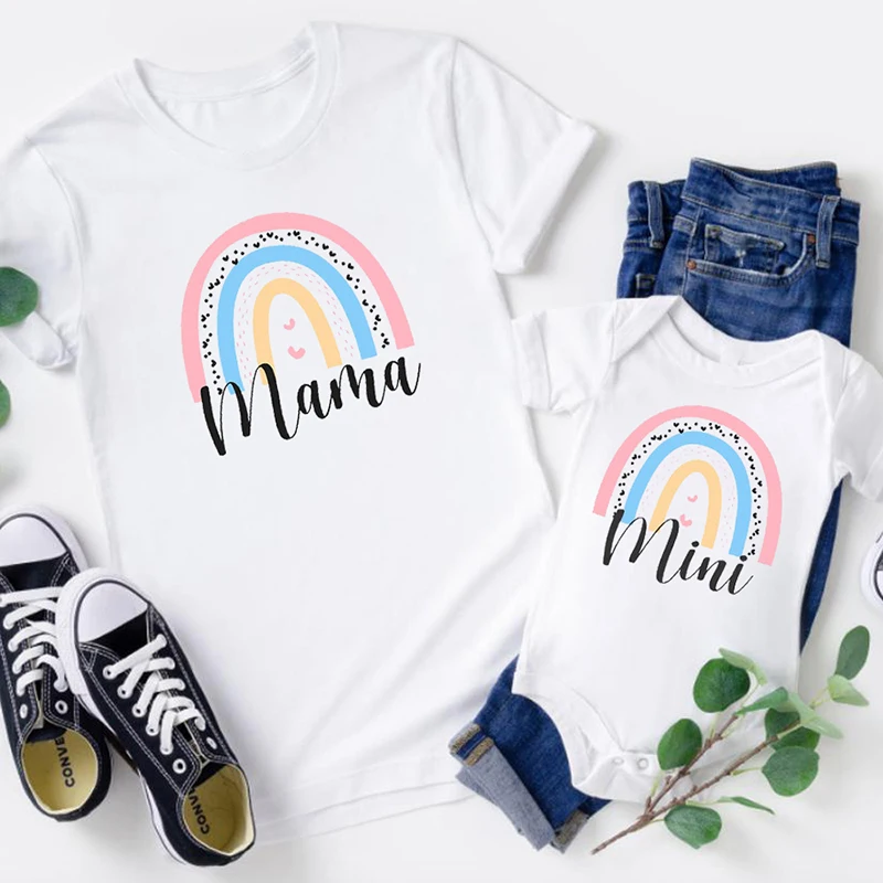 

1PC Rainbow Mommy and Me Tshirts Fashion Family Matching Clothes Rainbow Grandma Mama and Mini T Shirt Cute Family Look Outfits