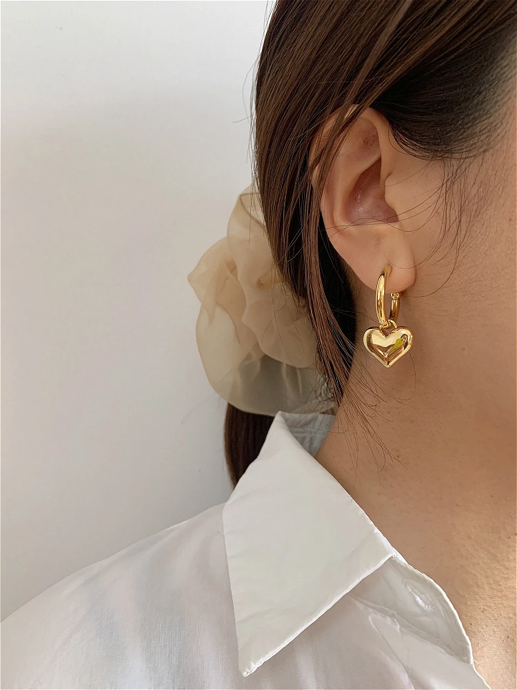 

Kshmir S925 Metallic Gold Heart Earring Female Heart-shaped Stud Metallic Earring 2020 New Fashion earrings C-shaped earrings
