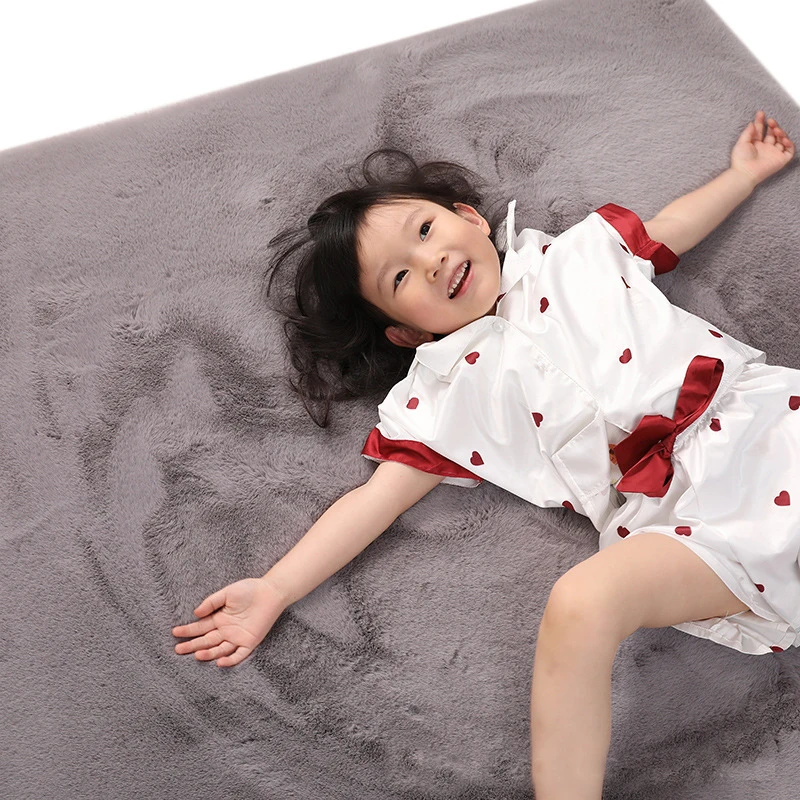 Мягкий пушистый коврик из искусственного меха микрофибры с имитацией кроличьего