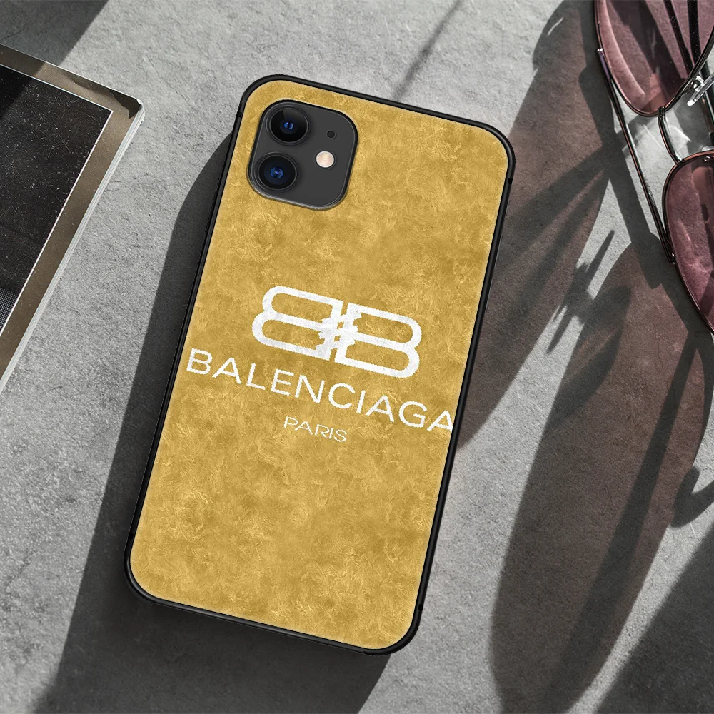 

French luxury brand Phone Case Cover Hull For iphone 5 5s se 2020 6 6s 7 8 12 mini plus X XS XR 11 PRO MAX black Bumper Soft