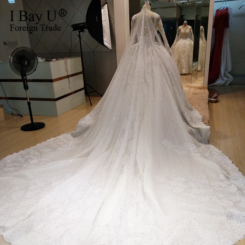 Роскошные свадебные платья с длинным рукавом украшенные камнями 2020