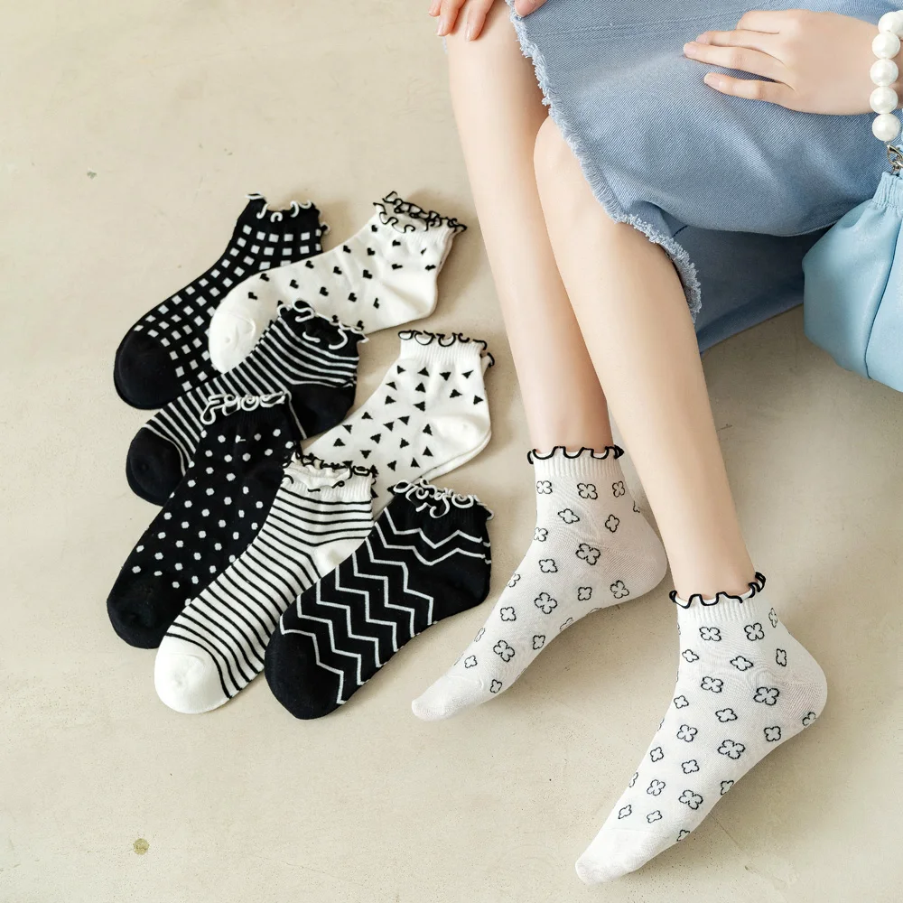 

Instime 5 Pairs/Set 2021 New Black and White Geometry Designs Crimping Crew Cute Socks Women Cotton Stripes Size 36-40