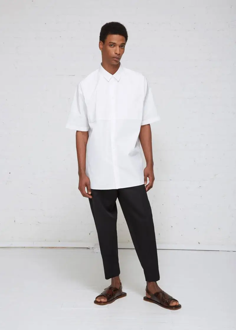 Белая хлопковая рубашка на бретелях с короткими рукавами и острым воротником в