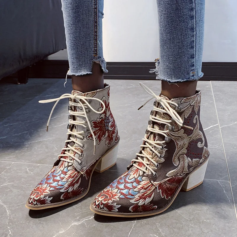 

Women's European Beauty Boots Winter New Retro National Wind Pointed Thick with Lace Embroidery Boots Women
