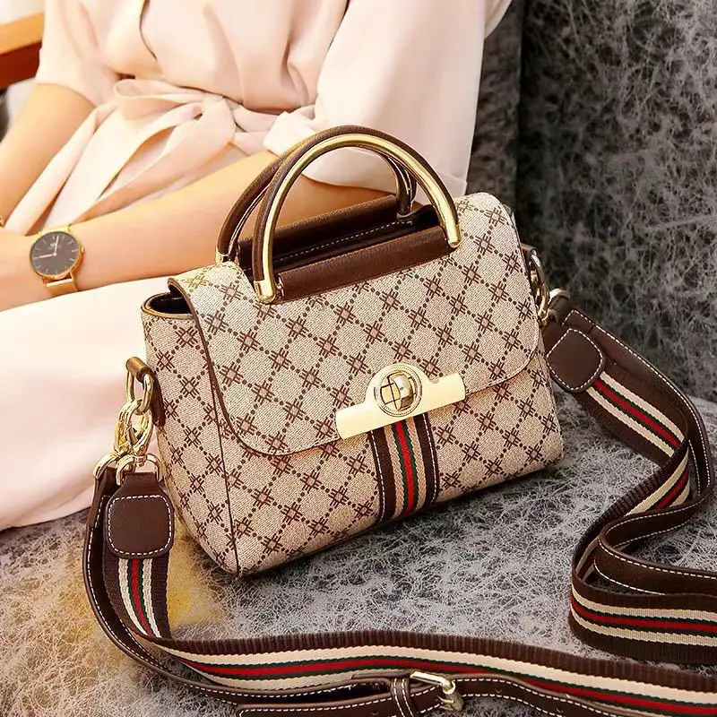 

New bag women's 2021 French niche fashion network red versatile cross carrying cross bag leather women's bag