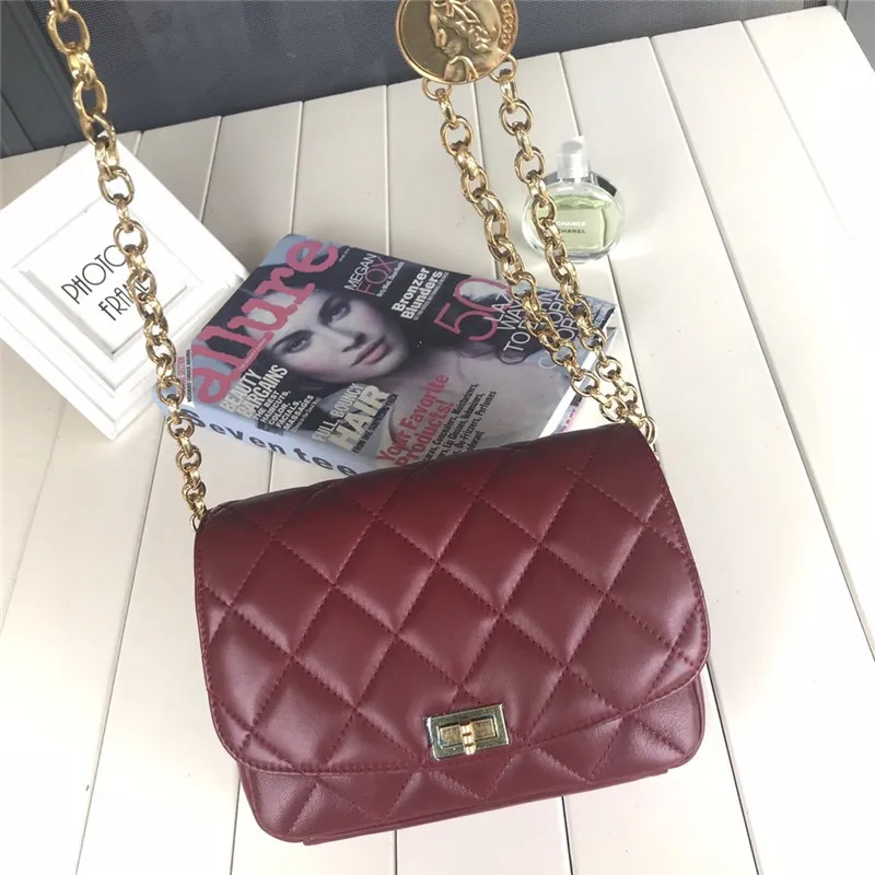 

Xiaoxiangfeng Lingge chain gold coin bag 2020 new single shoulder small square bag versatile fashion CF messenger bag