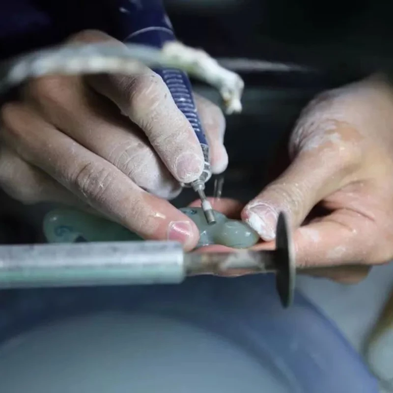 Китайский нефритовый амулет