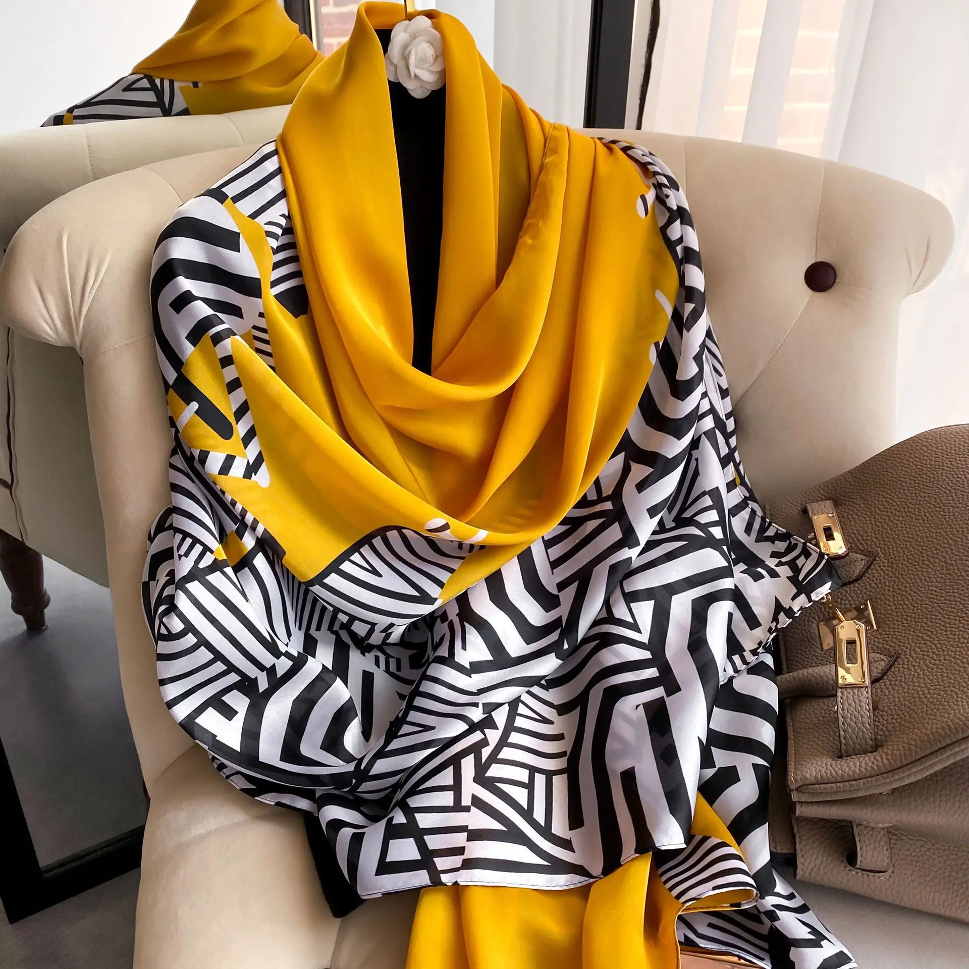 

Summer sunscreen decoration ladies silk scarf imitation hijab fashion trend casual printing comfortable beach towel
